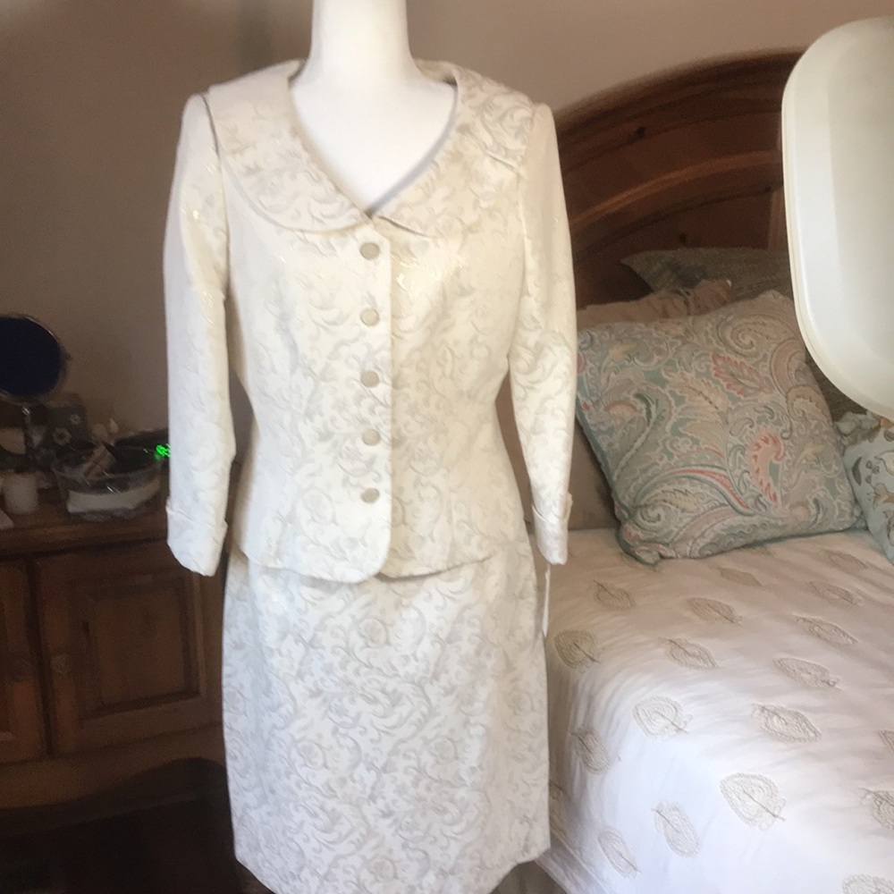 Rene Rowen Cream Skirt and Jacket Suit Set New  tags removed never worn Sz 10